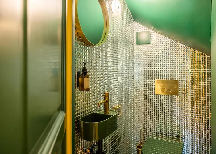 Chalet Three Bedroom Lemon Pit *