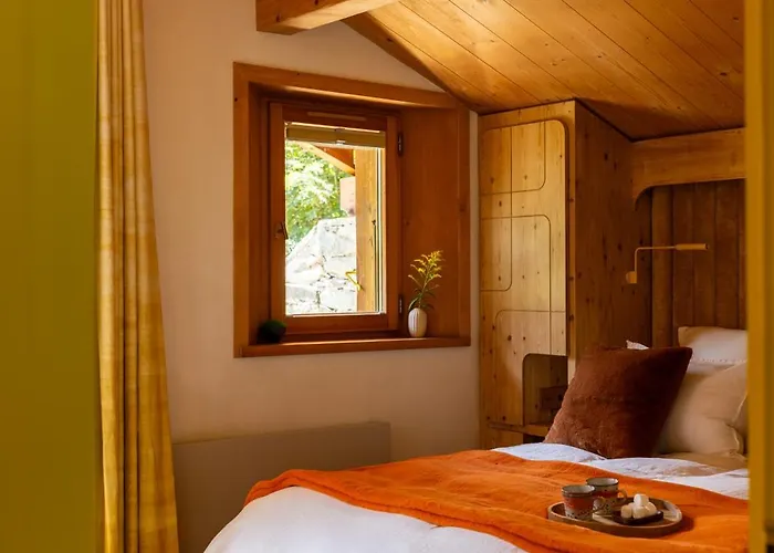 Chalet Three Bedroom Lemon Pit